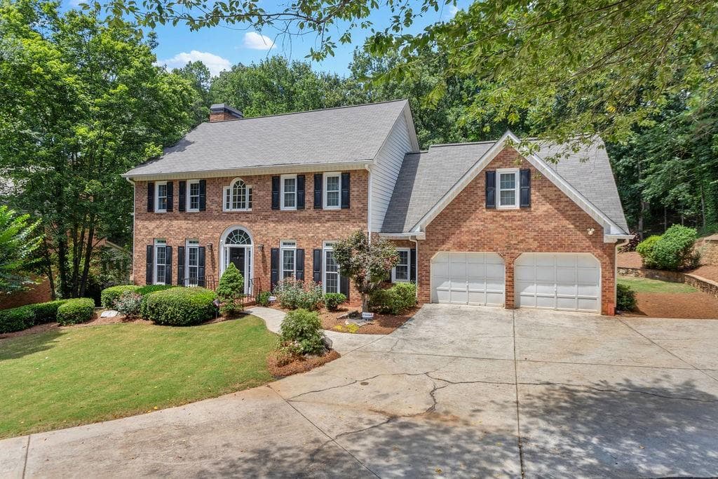 4 bedroom, 3 bathroom, 3,203 sq ft single family residence sold at 2100 Azalea Drive, Roswell, GA 30075