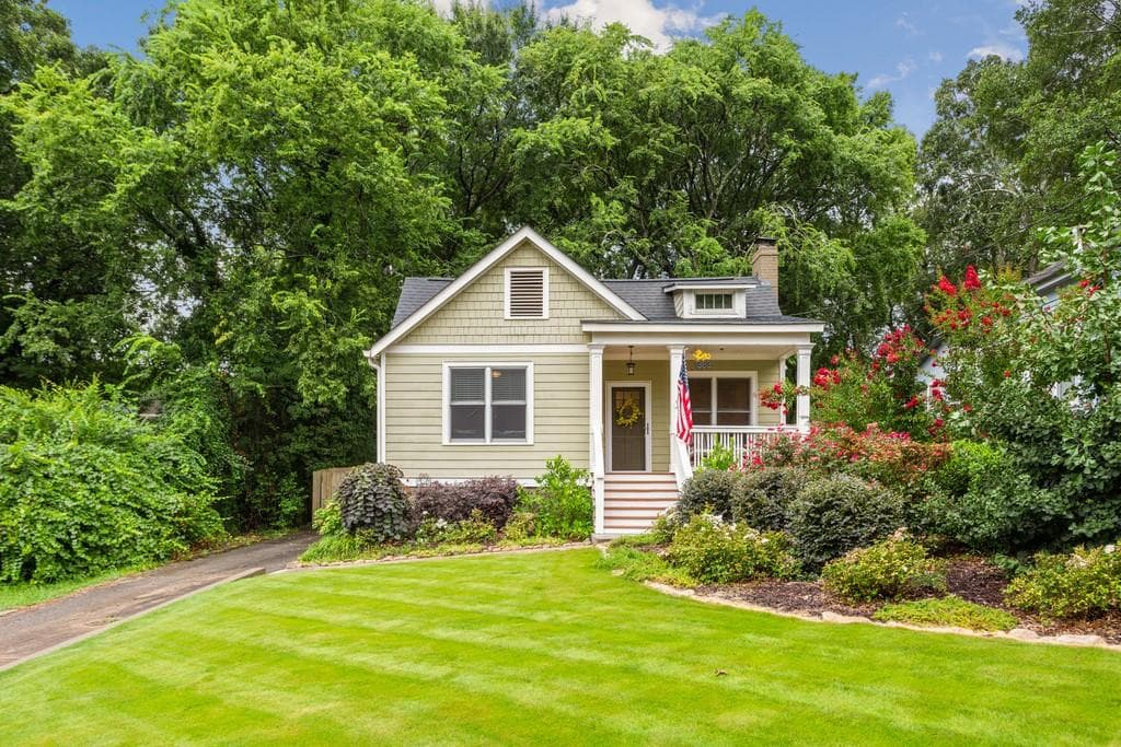 3 bedroom, 2 bathroom, 1,510 sq ft single family residence sold at 1383 Glenwood Avenue, Atlanta, GA 30316