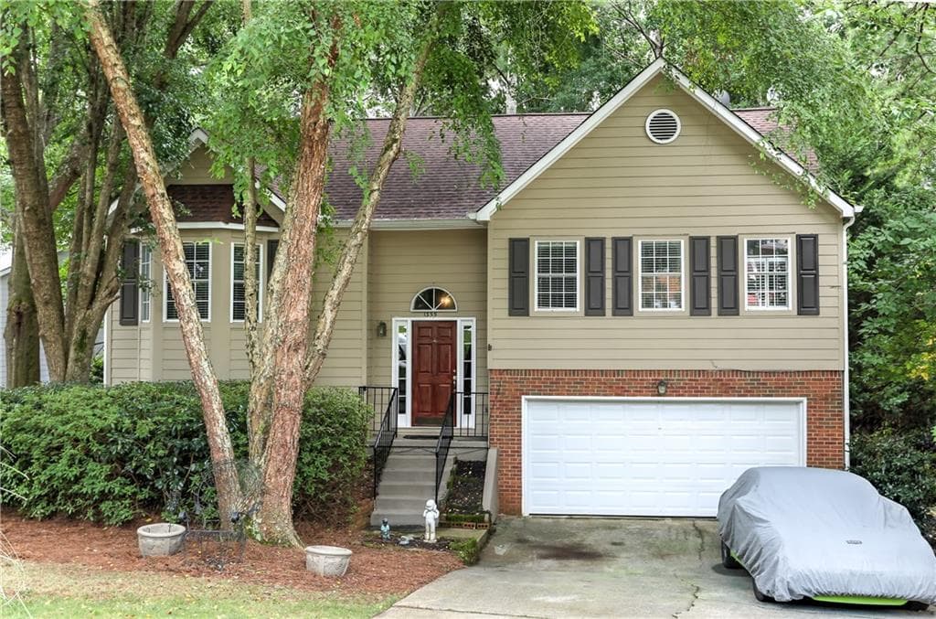 4 bedroom, 3 bathroom, 1,660 sq ft single family residence sold at 1355 Taylor Oaks Drive, Roswell, GA 30076