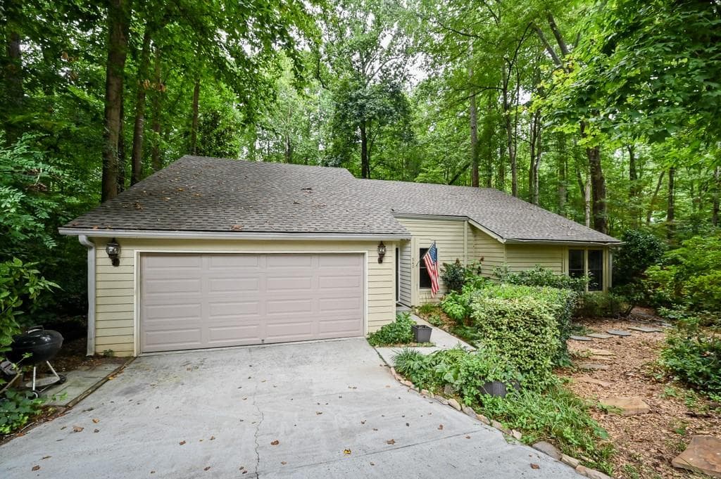 3 bedroom, 2 bathroom, 1,558 sq ft single family residence sold at 540 Sweetbirch Lane, Roswell, GA 30076