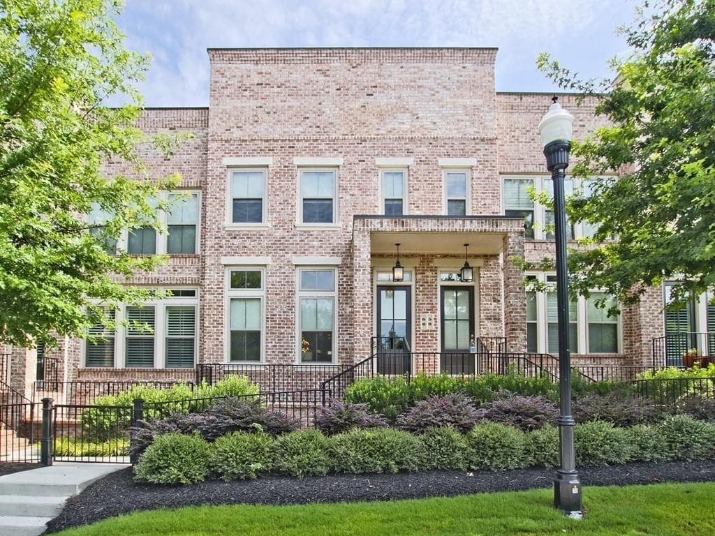 3 bedroom, 4 bathroom, 2,400 sq ft townhouse sold at 60 Yorkshire Place, Atlanta, GA 30328