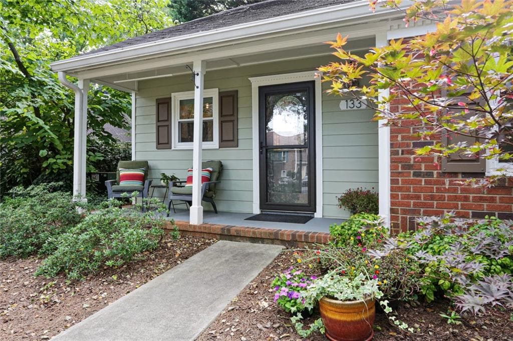 3 bedroom, 3 bathroom, 2,108 sq ft townhouse sold at 133 Teal Court, Roswell, GA 30076