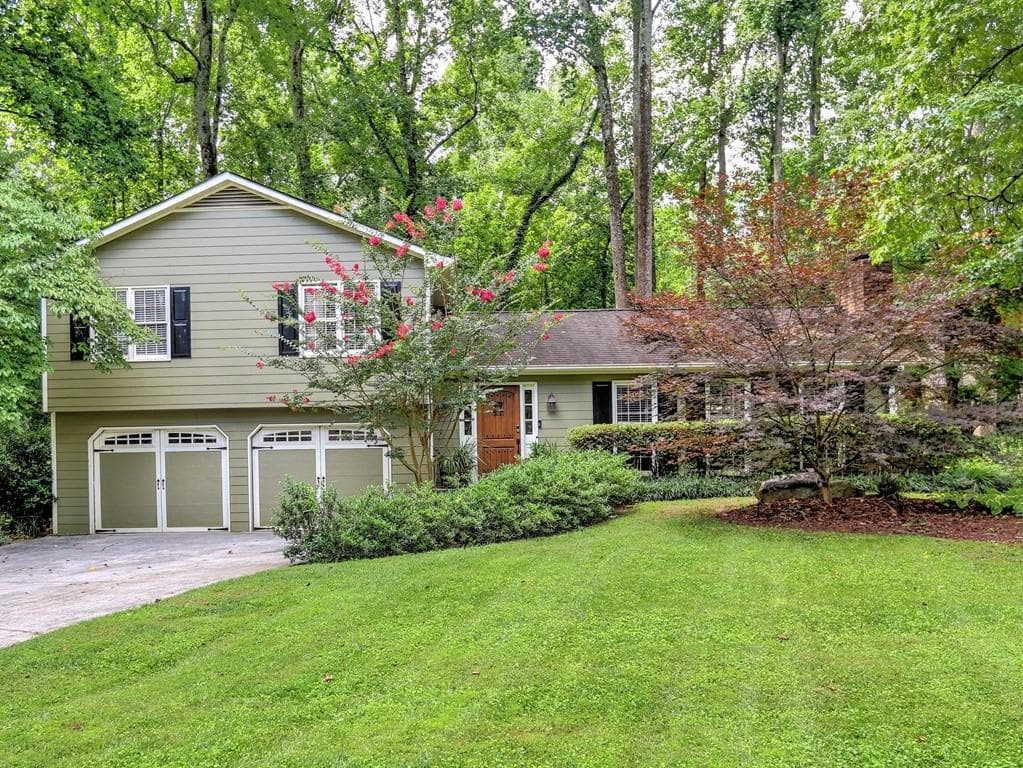 3 bedroom, 2 bathroom, 1,420 sq ft single family residence sold at 3370 Creek Hollow Drive, Marietta, GA 30062