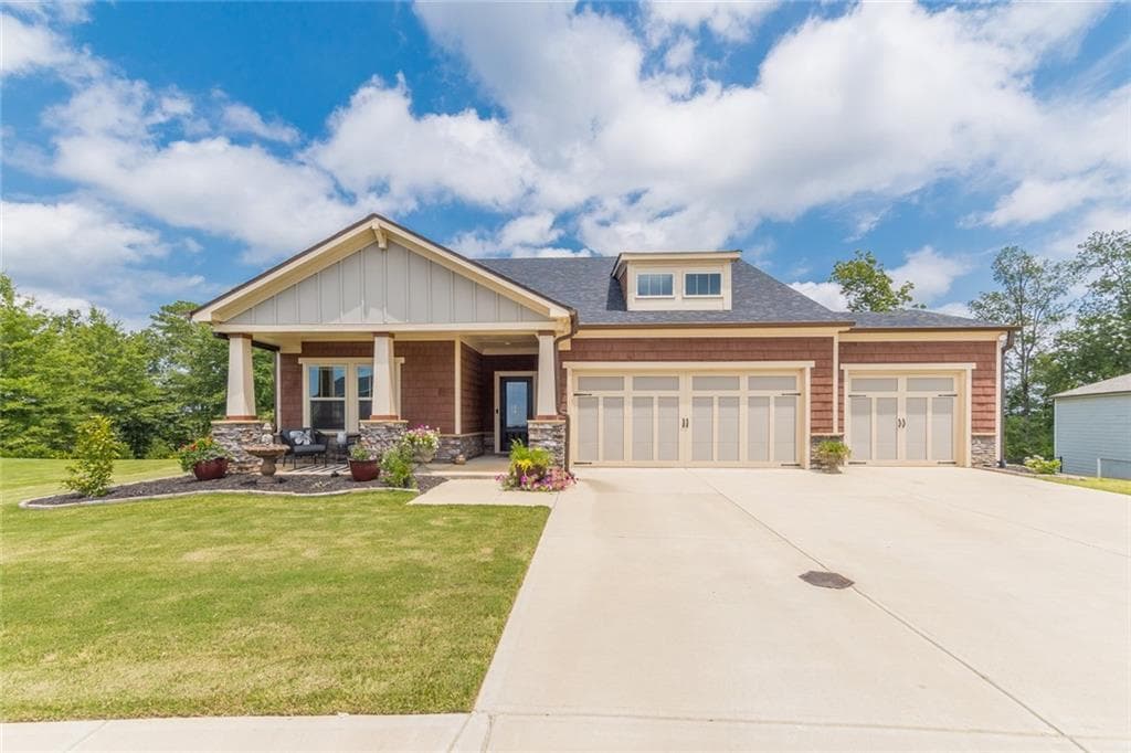 3 bedroom, 2 bathroom, 1,641 sq ft single family residence sold at 211 Longleaf Court, Canton, GA 30114