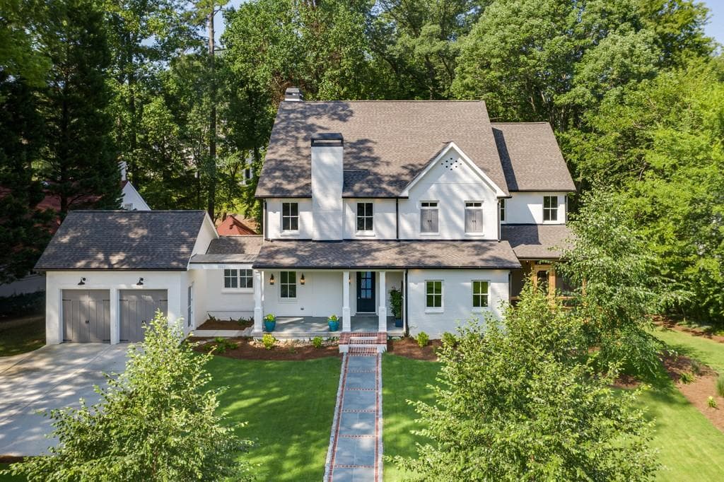 5 bedroom, 5 bathroom, 5,525 sq ft single family residence sold at 3882 Wieuca Road, Atlanta, GA 30342