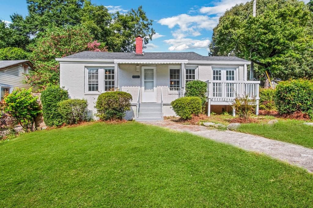 3 bedroom, 2 bathroom, 1,428 sq ft single family residence sold at 1325 Eason Street, Atlanta, GA 30314