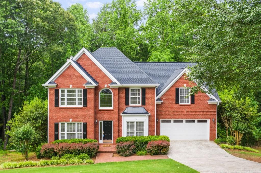 4 bedroom, 4 bathroom, 3,501 sq ft single family residence sold at 5121 Oak Chase Point, Roswell, GA 30075