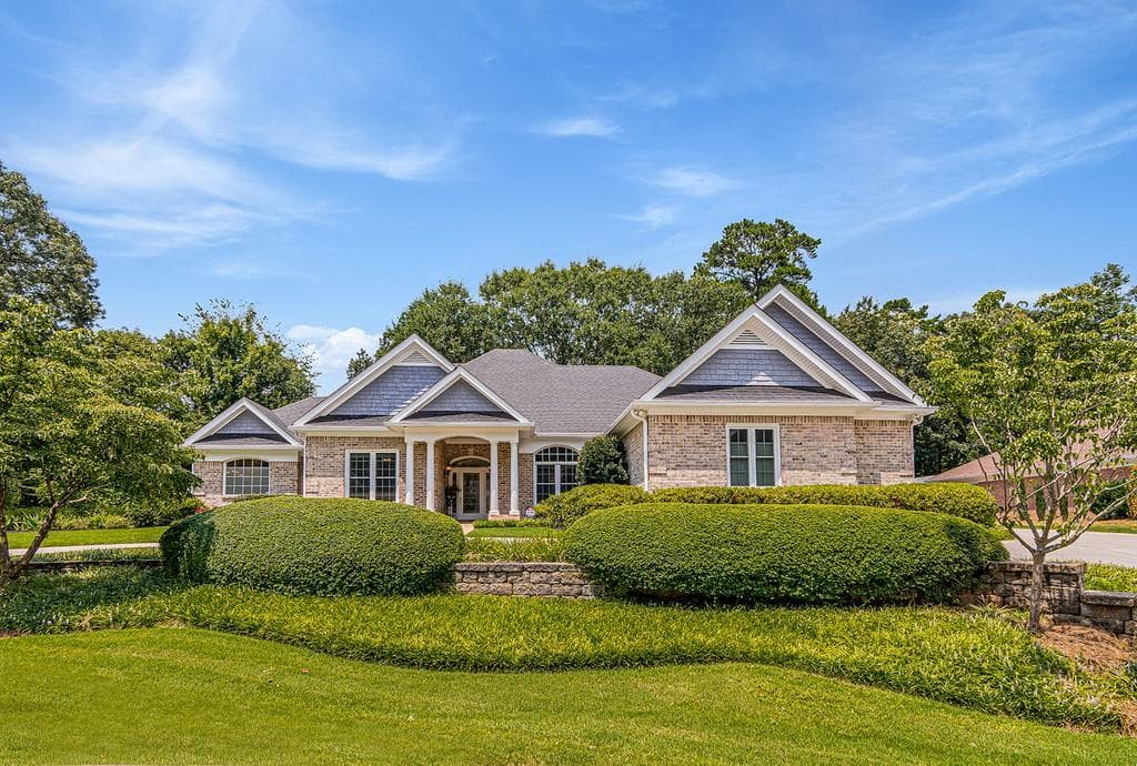 3 bedroom, 3 bathroom, 3,052 sq ft single family residence sold at 545 OAK Cove Cove, Norcross, GA 30071