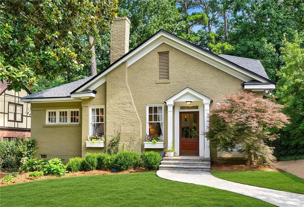 3 bedroom, 3 bathroom, 2,362 sq ft single family residence sold at 700 Cumberland Circle, Atlanta, GA 30306