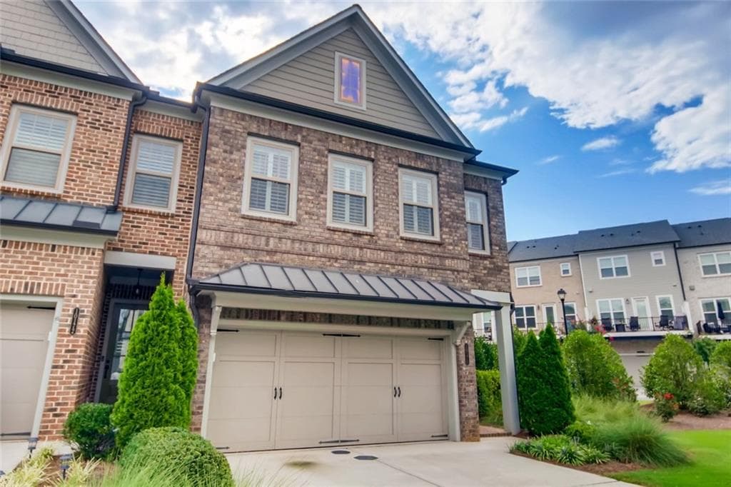 4 bedroom, 4 bathroom, 2,868 sq ft townhouse sold at 10170 Windalier Way, Roswell, GA 30076