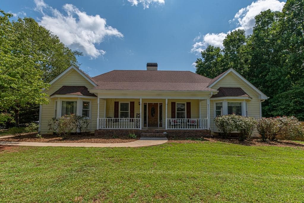 3 bedroom, 2 bathroom, 2,520 sq ft single family residence sold at 4002 Soapstone Lane, Gainesville, GA 30506