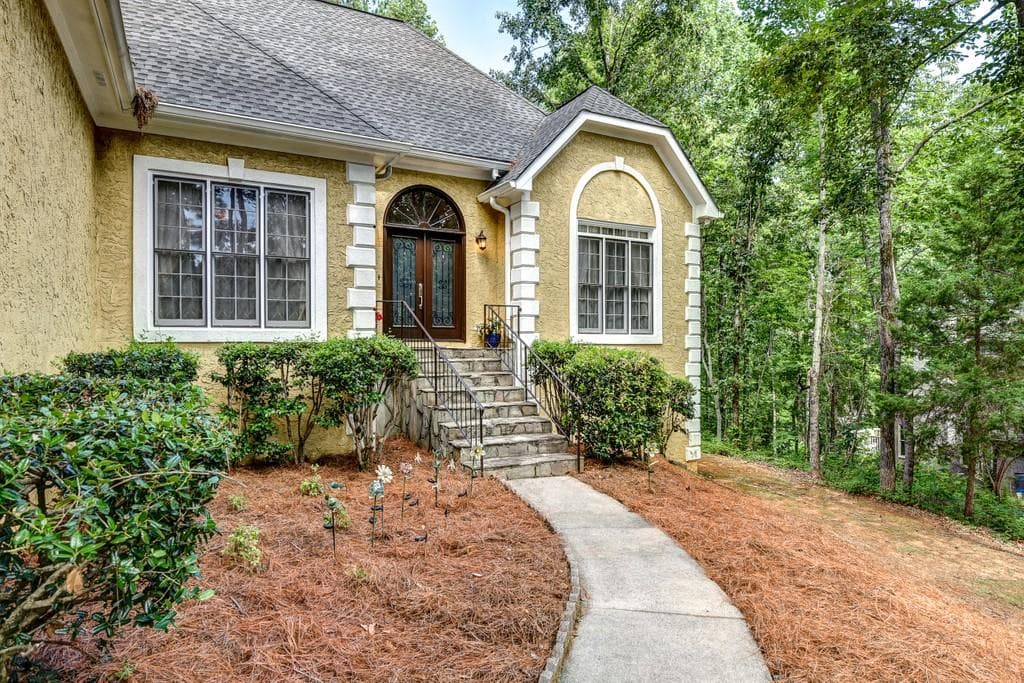 4 bedroom, 4 bathroom, 3,509 sq ft single family residence sold at 10380 Shallowford Road, Roswell, GA 30075