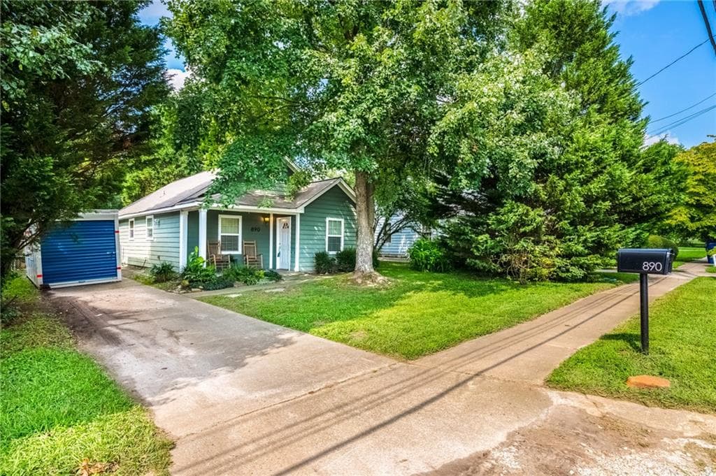 3 bedroom, 1 bathroom, 1,032 sq ft single family residence sold at 890 United Avenue, Atlanta, GA 30316