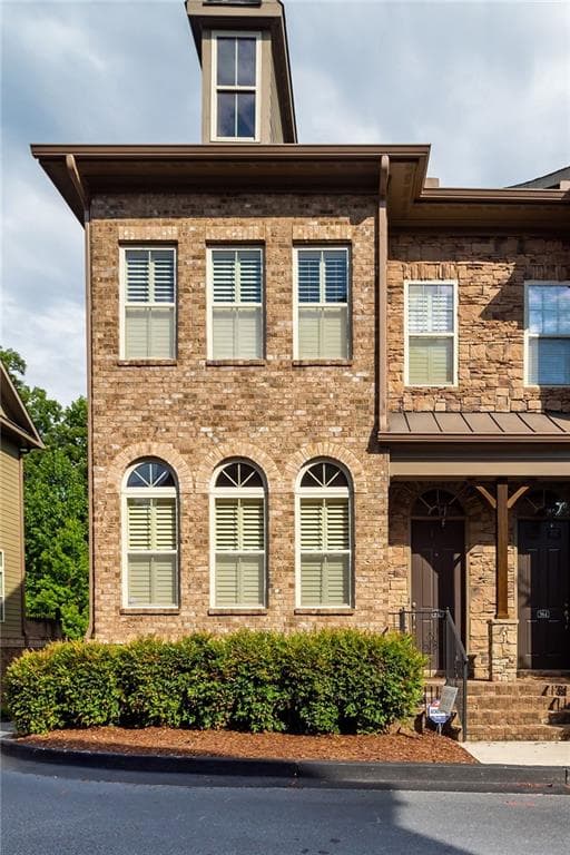 3 bedroom, 4 bathroom, 2,200 sq ft townhouse sold at 962 TELFAIR CLOSE, Atlanta, GA 30350