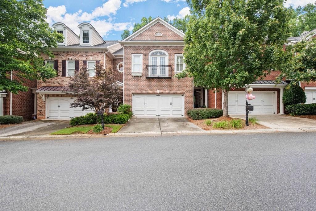 2 bedroom, 3 bathroom, 2,350 sq ft townhouse sold at 3105 Village Green Drive, Roswell, GA 30075