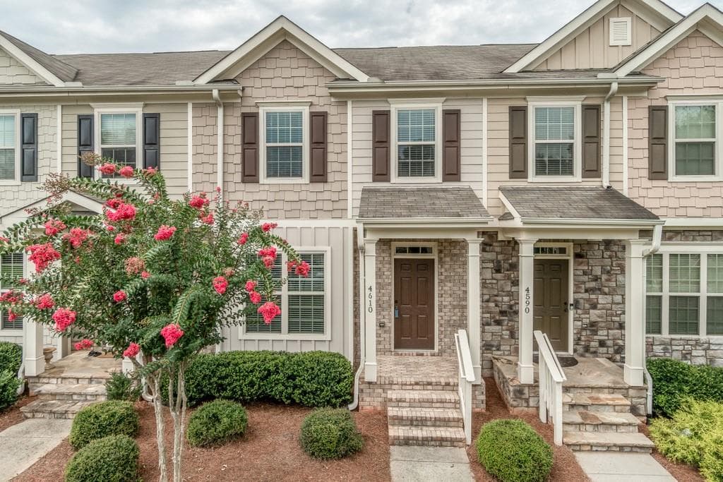 3 bedroom, 4 bathroom, 2,362 sq ft townhouse sold at 4610 Cold Spring Court, Cumming, GA 30041