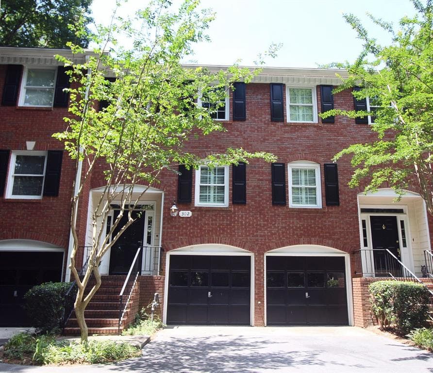 302 Dunwoody Chace, Sandy Springs, GA 30328 — most recent listing photo