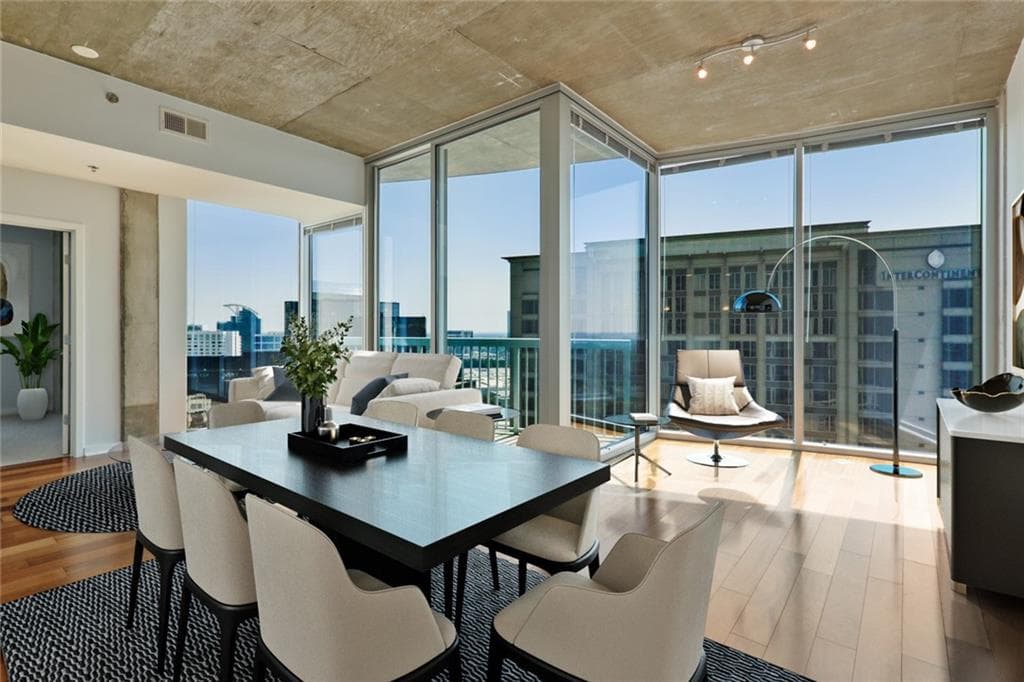 2 bedroom, 2 bathroom, 1,223 sq ft condominium sold at 3324 Peachtree Road 1901, Atlanta, GA 30326