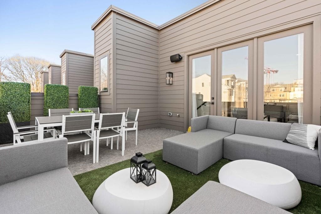 3 bedroom, 5 bathroom, 2,907 sq ft townhouse sold at 316 Gibson Street, Atlanta, GA 30316