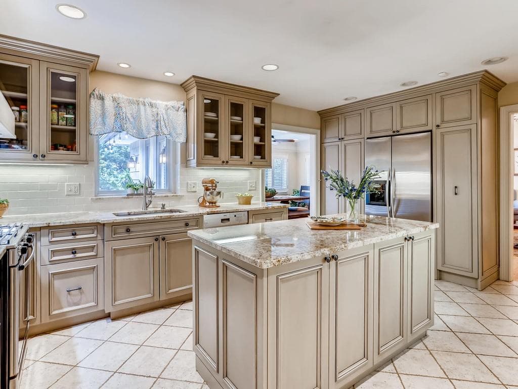 6250 River Shore Parkway, Sandy Springs, GA 30328 — most recent listing photo