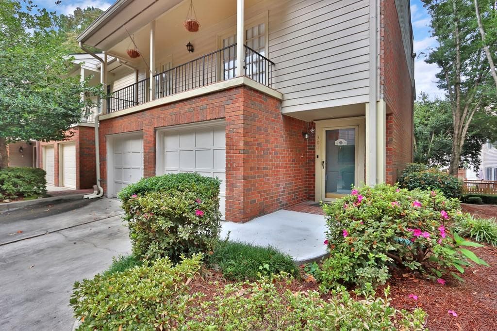 3 bedroom, 3 bathroom, 1,836 sq ft townhouse sold at 301 Brandywine Circle, Atlanta, GA 30350