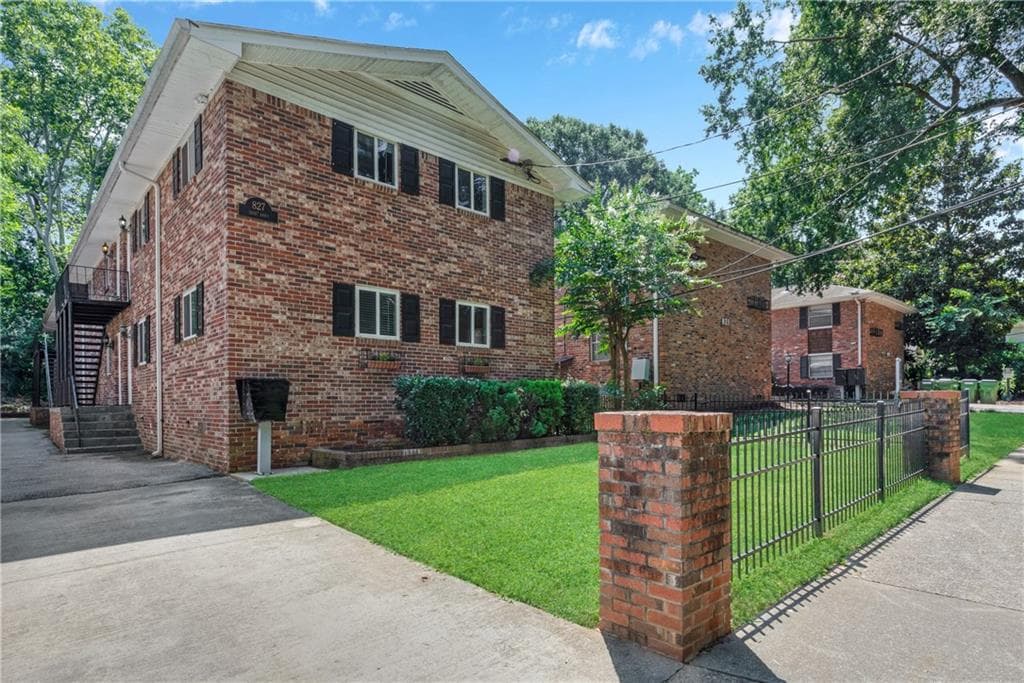 2 bedroom, 1 bathroom condominium sold at 827 Durant Place 1, Atlanta, GA 30308