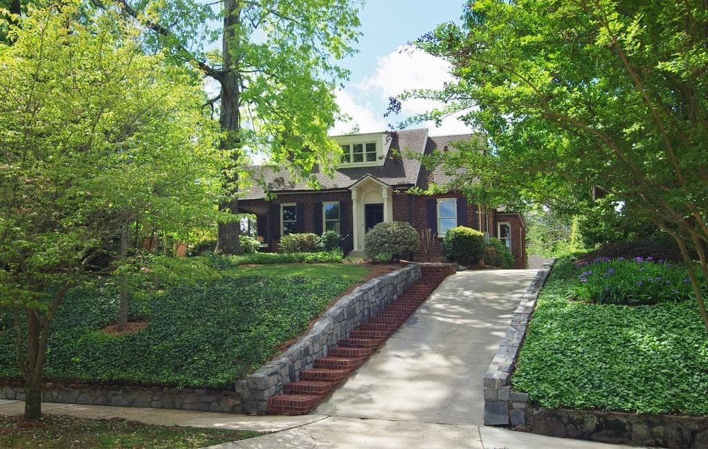 3 bedroom, 3 bathroom, 2,477 sq ft single family residence sold at 1165 Zimmer Drive, Atlanta, GA 30306