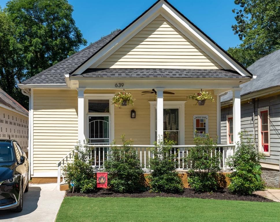 3 bedroom, 2 bathroom, 1,820 sq ft single family residence sold at 639 Grady Place, Atlanta, GA 30310