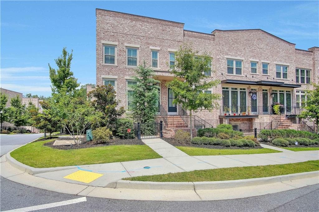 3 bedroom, 4 bathroom, 2,382 sq ft townhouse sold at 51 Weston Drive, Atlanta, GA 30328