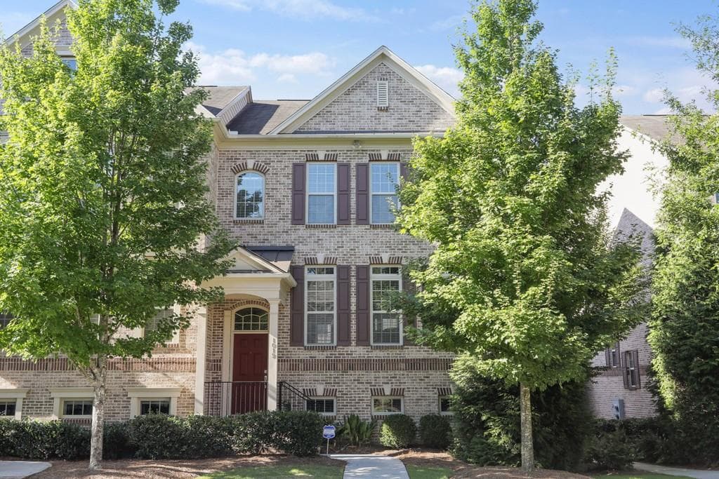 3 bedroom, 4 bathroom, 2,233 sq ft townhouse sold at 1019 E Paces Lane, Atlanta, GA 30326