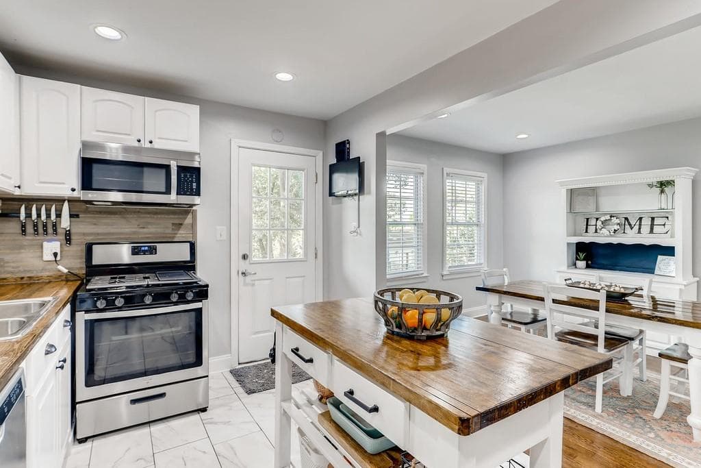 968 Dell Avenue, Smyrna, GA 30080 — most recent listing photo