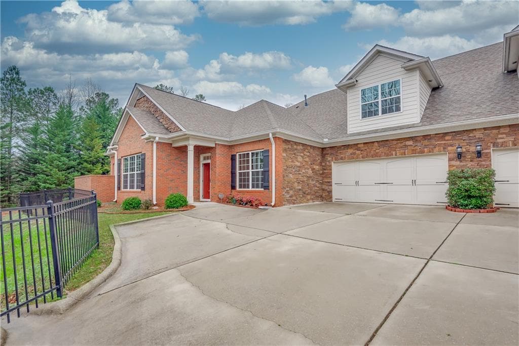 3 bedroom, 3 bathroom, 2,292 sq ft townhouse sold at 802 Haven Circle, Douglasville, GA 30135