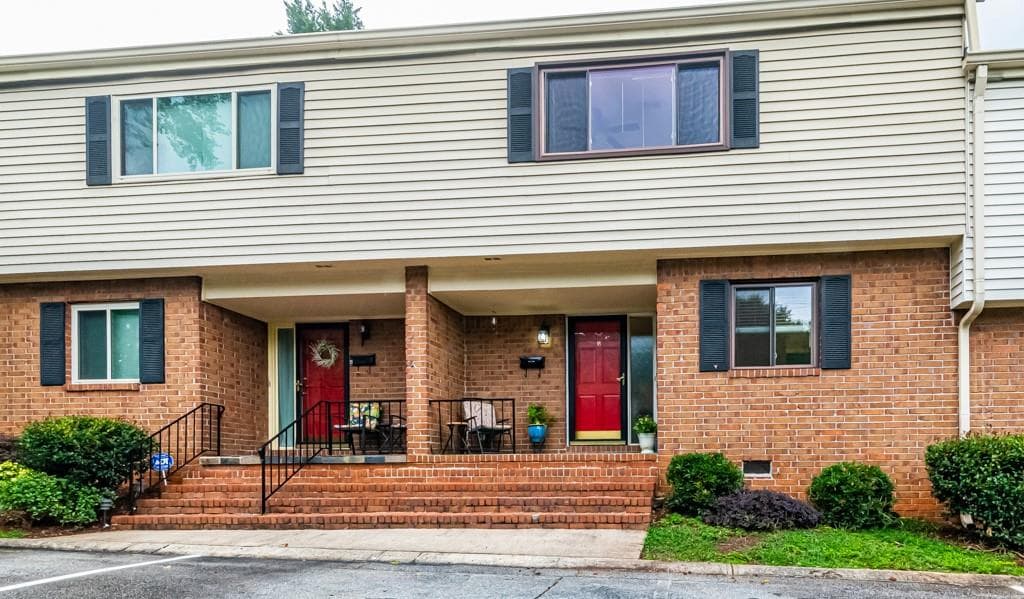 3 bedroom, 3 bathroom, 1,444 sq ft townhouse sold at 3330-B Northcrest Road 3330-B, Doraville, GA 30340