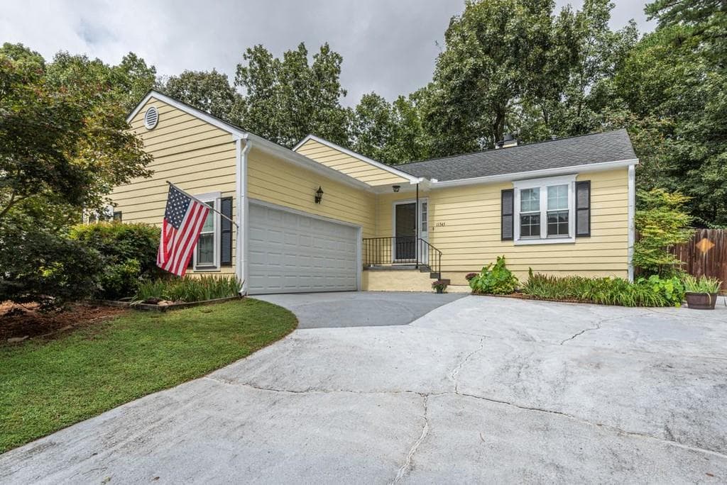 3 bedroom, 2 bathroom, 1,673 sq ft single family residence sold at 11345 Abbotts Station Drive, Johns Creek, GA 30097