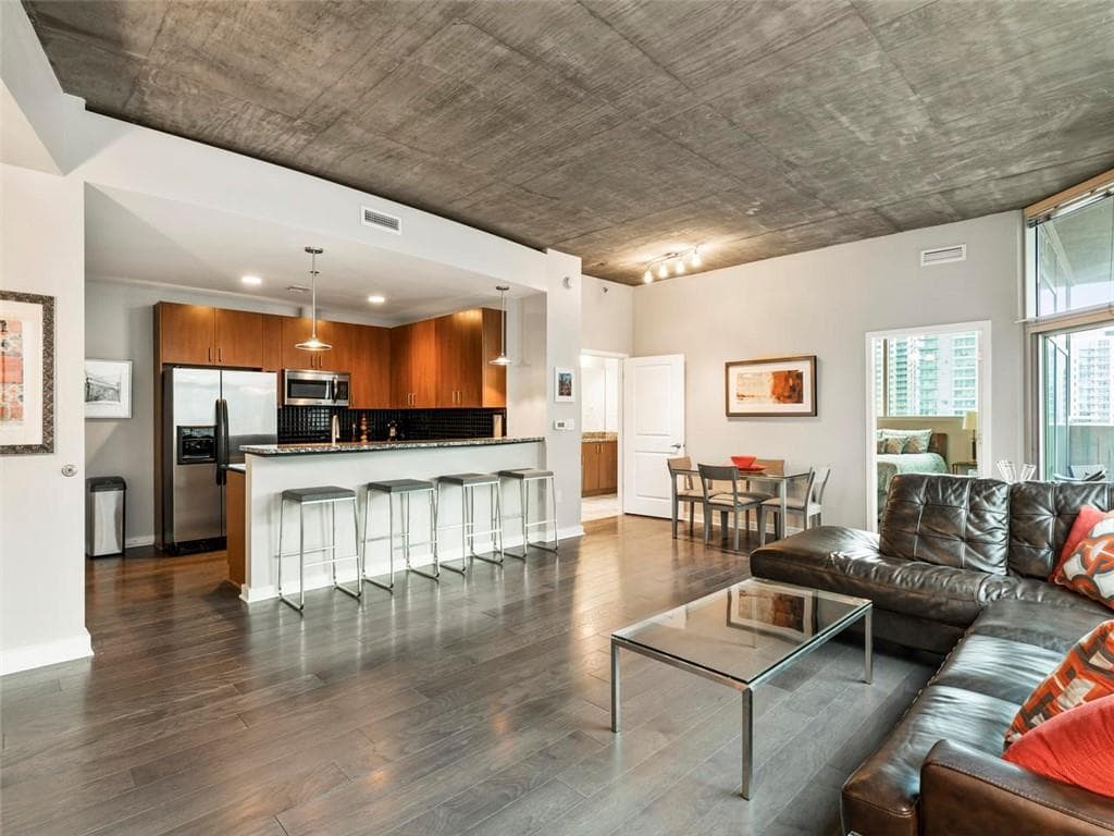 1 bedroom, 1 bathroom, 824 sq ft condominium sold at 923 Peachtree Street 728, Atlanta, GA 30309