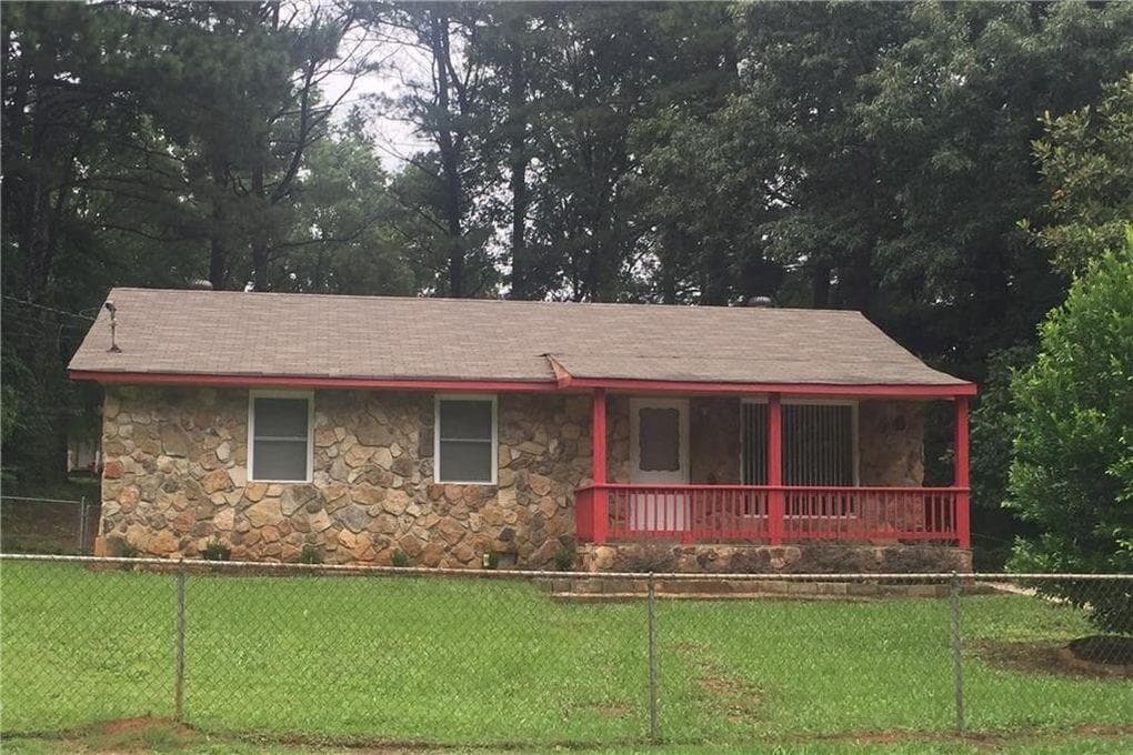 3 bedroom, 2 bathroom, 1,014 sq ft single family residence sold at 8368 Attleboro Drive, Jonesboro, GA 30238
