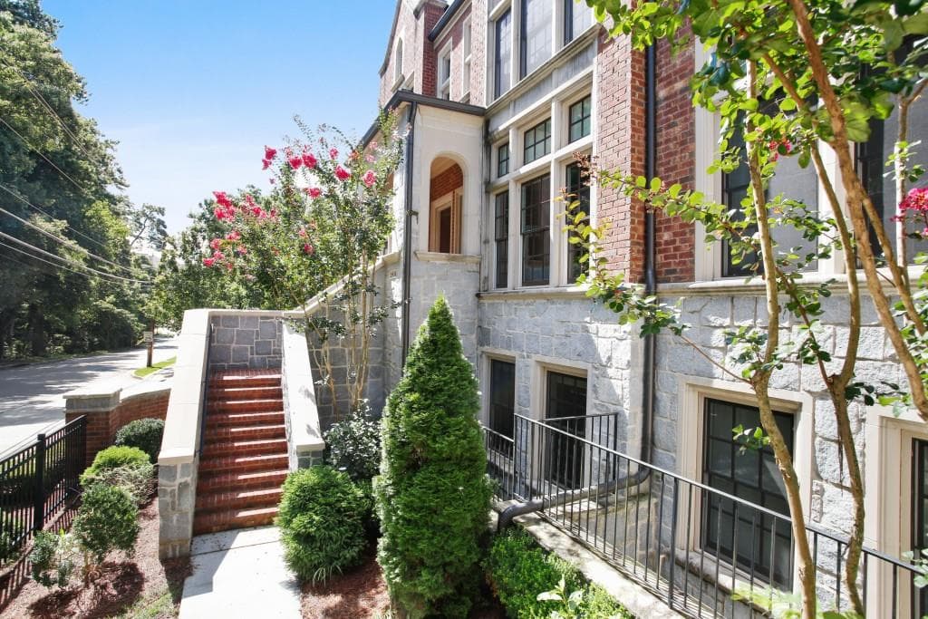 3 bedroom, 4 bathroom, 2,148 sq ft townhouse sold at 2930 Hermance Drive, Brookhaven, GA 30319