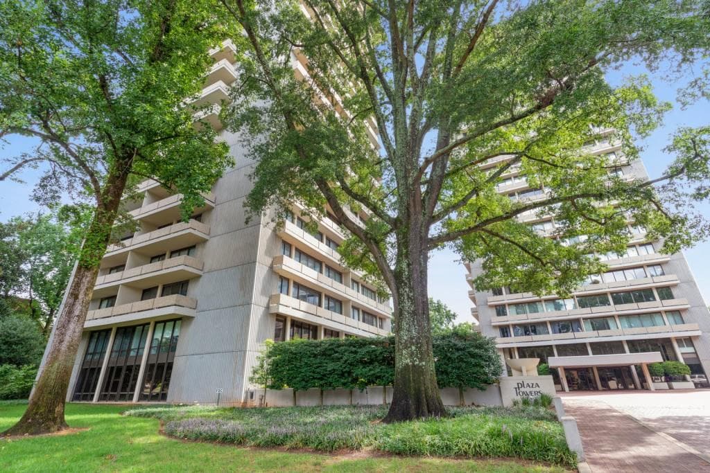 1 bedroom, 2 bathroom, 1,594 sq ft condominium sold at 2575 Peachtree Road 6H, Atlanta, GA 30305