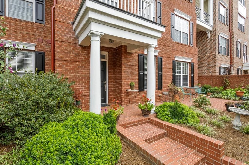 2 bedroom, 2 bathroom, 1,828 sq ft condominium sold at 4850 Ivy Ridge Drive 103, Atlanta, GA 30339