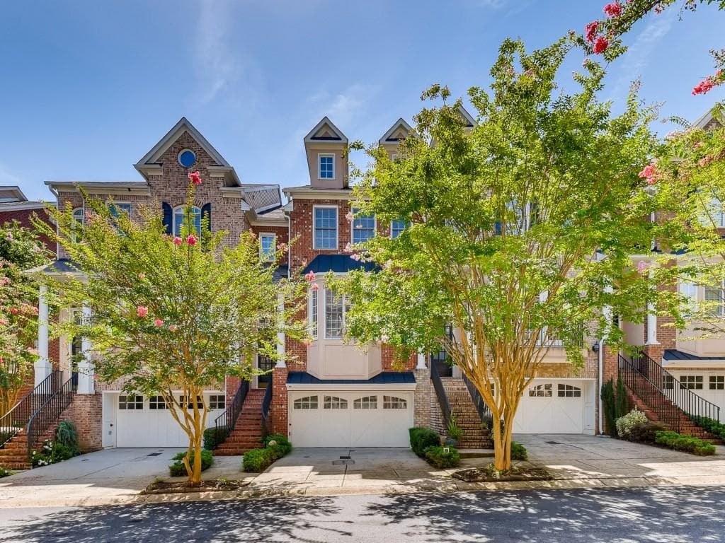 4 bedroom, 4 bathroom, 3,275 sq ft townhouse sold at 985 Emory Parc Place, Decatur, GA 30033