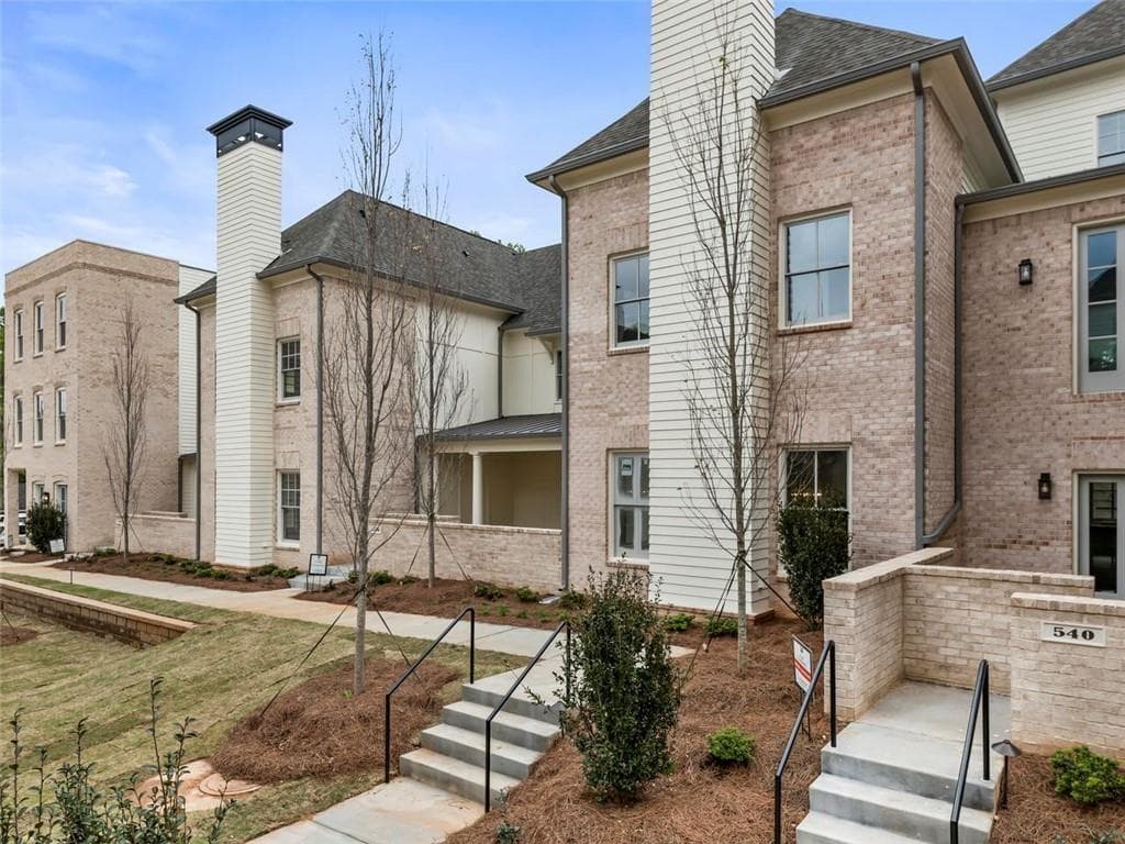 420 Clover Court, Roswell, GA 30075 — most recent listing photo