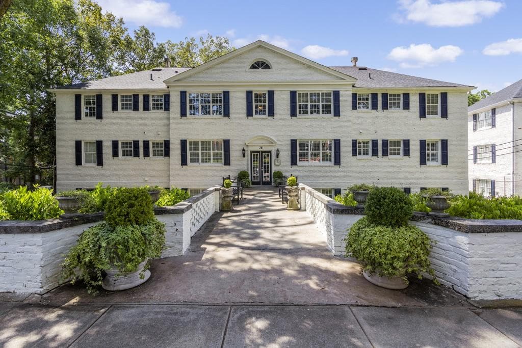 1 bedroom, 1 bathroom, 695 sq ft condominium sold at 35 Sheridan Drive 6, Atlanta, GA 30305