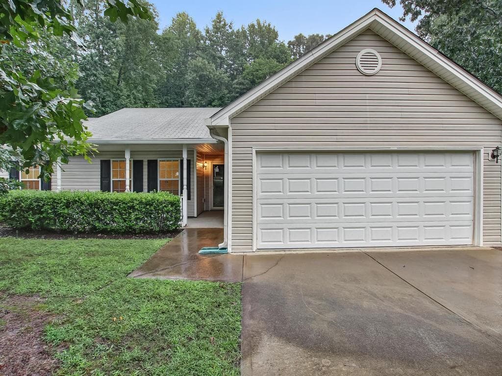 3 bedroom, 2 bathroom, 1,451 sq ft single family residence sold at 2804 James Henry Drive, Dacula, GA 30019