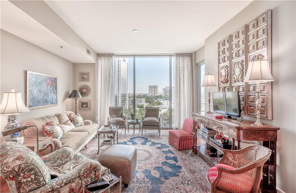 2 bedroom, 3 bathroom, 1,594 sq ft condominium sold at 2795 Peachtree Road 1405, Atlanta, GA 30305
