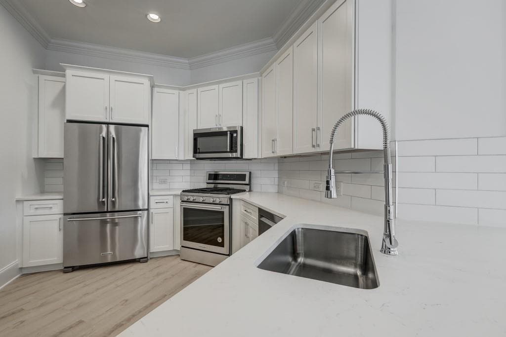 2 bedroom, 2 bathroom, 1,147 sq ft condominium sold at 625 Piedmont Avenue 4030, Atlanta, GA 30308