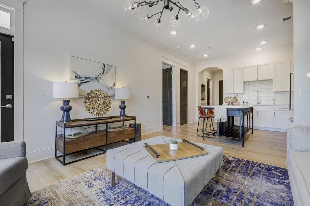 1 bedroom, 1 bathroom, 965 sq ft condominium sold at 625 Piedmont Avenue 1004, Atlanta, GA 30308