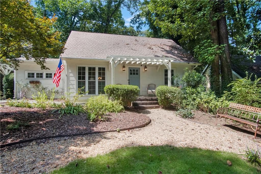 3 bedroom, 2 bathroom, 1,657 sq ft single family residence sold at 2741 Defoors Ferry Road, Atlanta, GA 30318