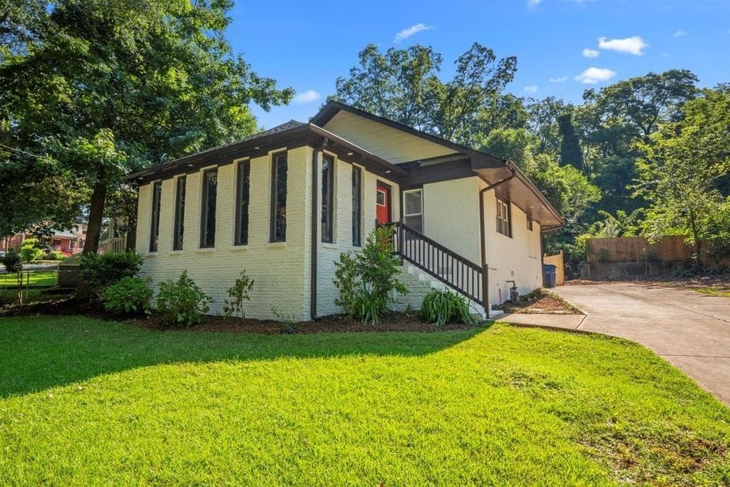 1614 Olympian Circle, Atlanta, GA 30310 — most recent listing photo