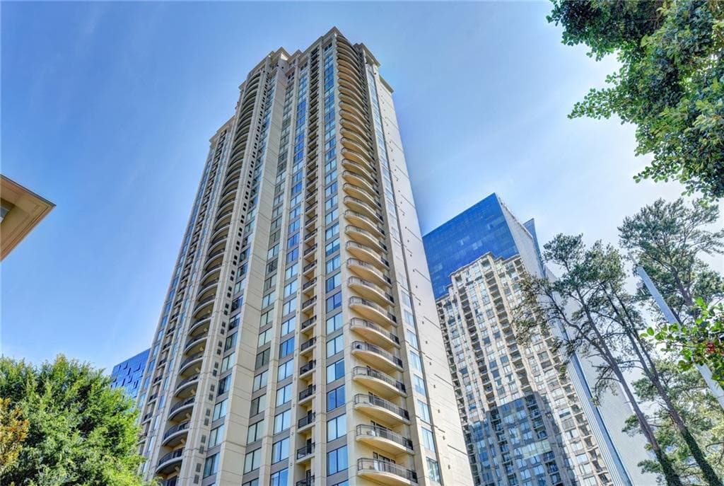1 bedroom, 1 bathroom, 880 sq ft condominium sold at 3445 Stratford Road 605, Atlanta, GA 30326