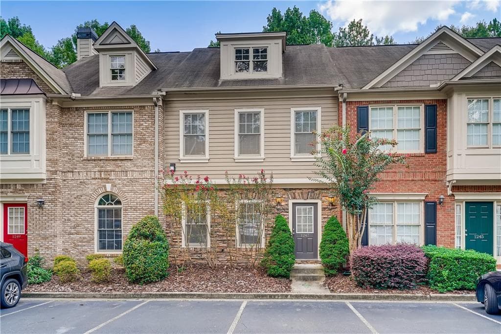 2 bedroom, 3 bathroom, 1,474 sq ft townhouse sold at 1247 Harris Commons Place, Roswell, GA 30076